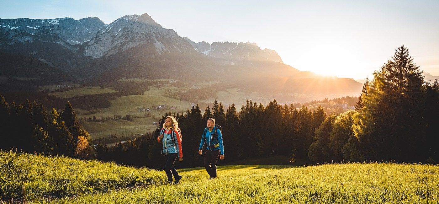 Frühling Wandern bei Sonnenaufgang Söll, Hof Kalkschmied Söll, Bergbahnen Wilder Kaiser, Hohe Salve, Tiroler Unterland, Brixental, Kaiserwelt Scheffau