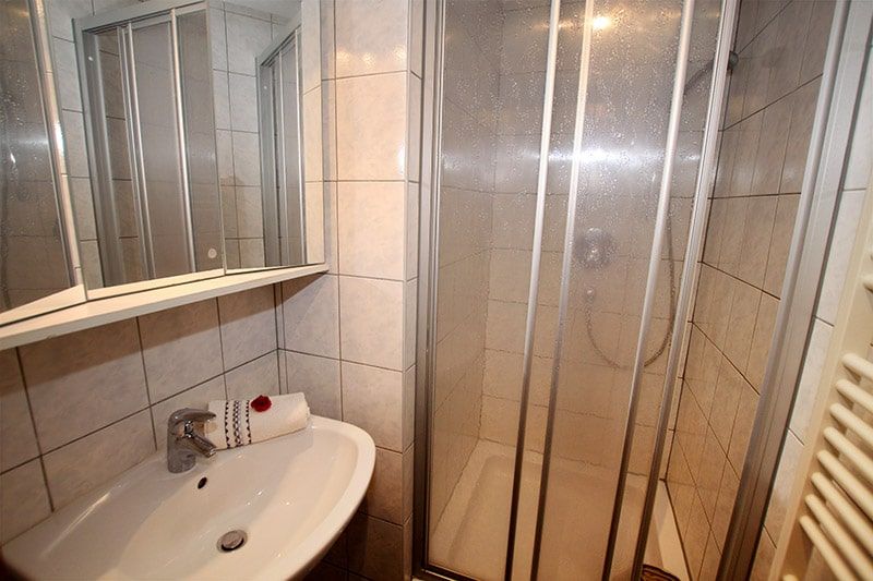 Appartement Brandstadl mit Badezimmer mit Dusche